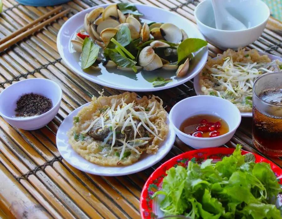 Kh&aacute;m ph&aacute; nh&agrave; h&agrave;ng nổi Chuồn Lagoon cực d&acirc;n d&atilde; ở Huế 7