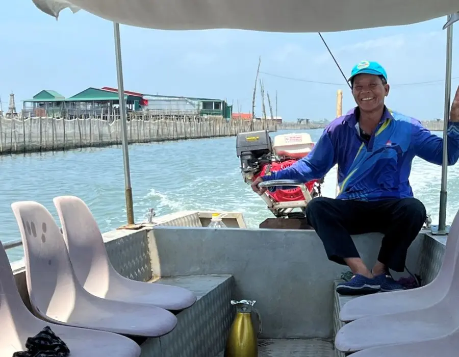 Kh&aacute;m ph&aacute; nh&agrave; h&agrave;ng nổi Chuồn Lagoon cực d&acirc;n d&atilde; ở Huế 3