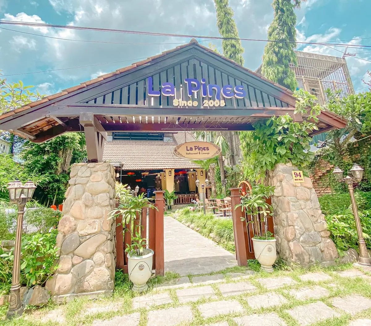 La Pines Restaurant - Nh&agrave; h&agrave;ng &Aacute; &Acirc;u h&agrave;ng đầu tại Huế 2