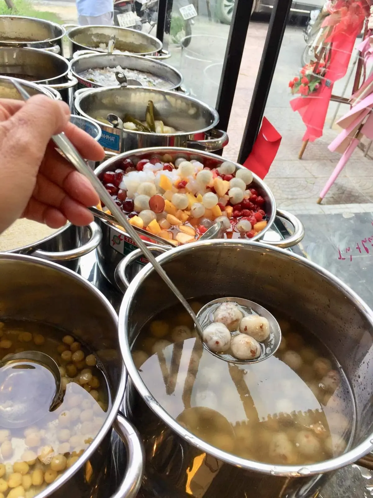 L&acirc;u l&acirc;u mới đi Huế một lần, ngại g&igrave; kh&ocirc;ng thử m&oacute;n ch&egrave; bột lọc heo quay độc đ&aacute;o 5