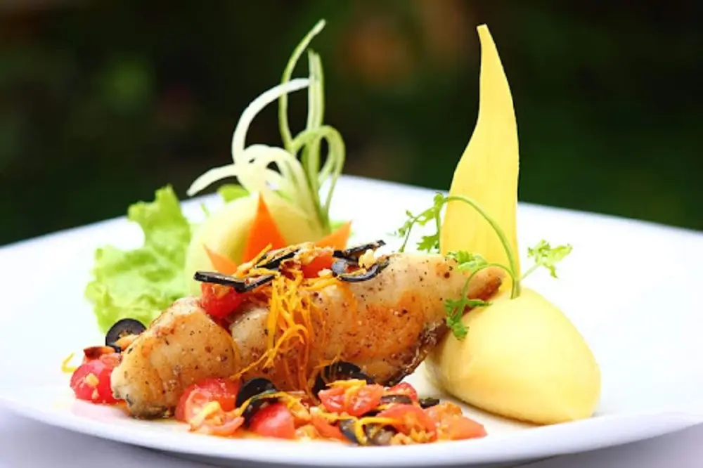 Les Jardins De La Carambole - Nh&agrave; h&agrave;ng mang đậm n&eacute;t kiến tr&uacute;c Ph&aacute;p tại Huế 3