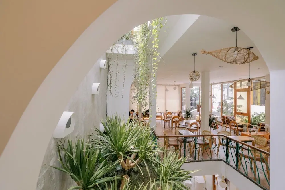 Mơ m&agrave;ng nước ngon, b&aacute;nh ngọt tại Gard&eacute;nia Coffee Bakery 2