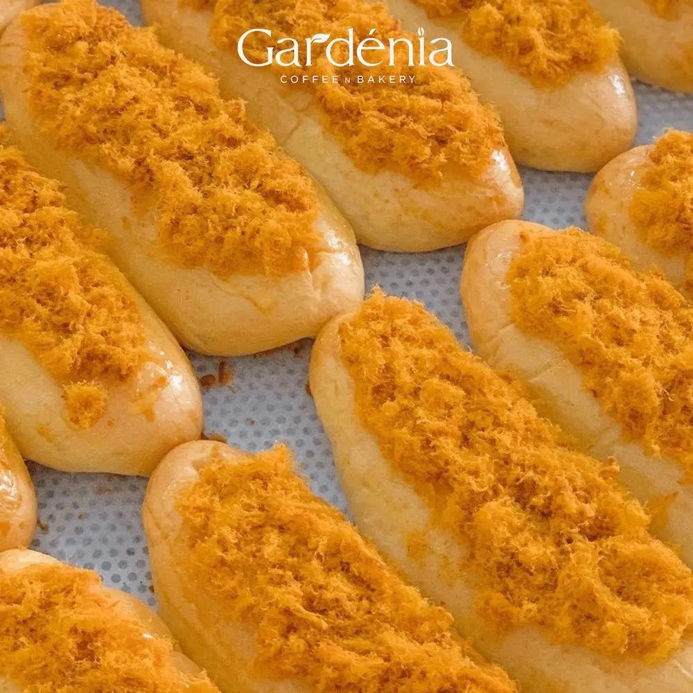 Mơ m&agrave;ng nước ngon, b&aacute;nh ngọt tại Gard&eacute;nia Coffee Bakery 15