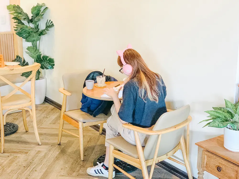 Mơ m&agrave;ng nước ngon, b&aacute;nh ngọt tại Gard&eacute;nia Coffee Bakery 24