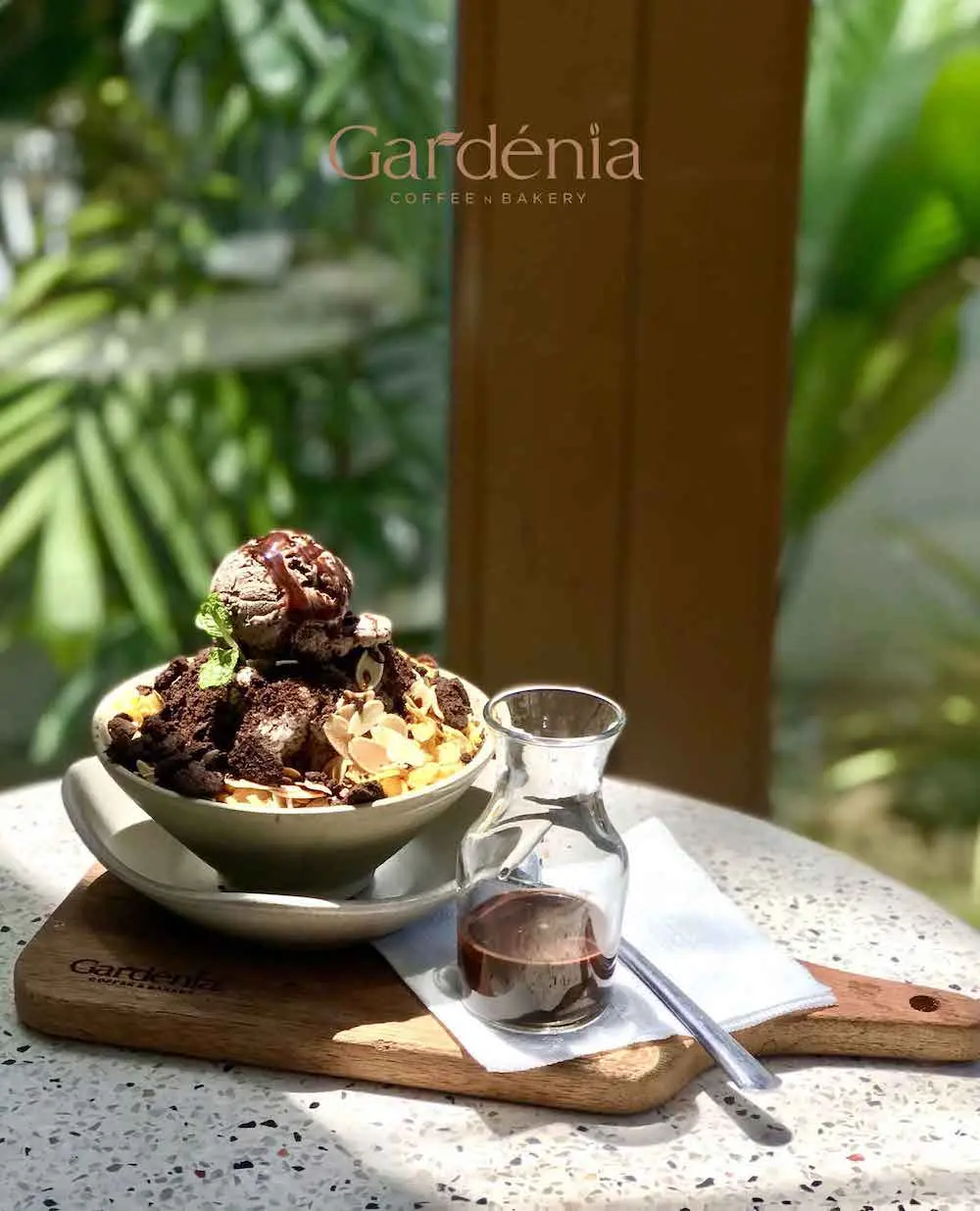Mơ m&agrave;ng nước ngon, b&aacute;nh ngọt tại Gard&eacute;nia Coffee Bakery 11