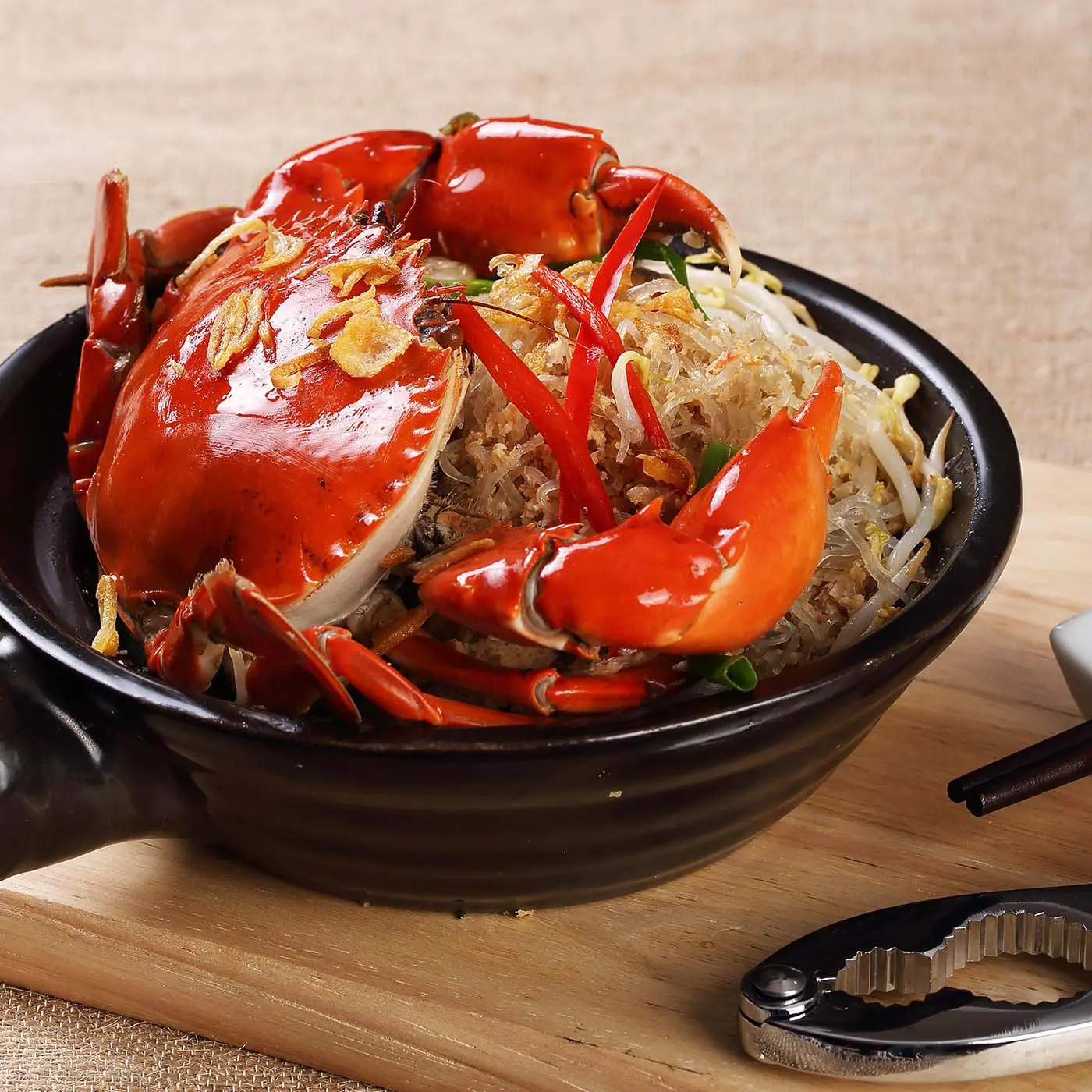 Muốn ăn cua ho&agrave;ng đế ngon, đến ngay Nh&agrave; h&agrave;ng Queen's Crab Huế! 7