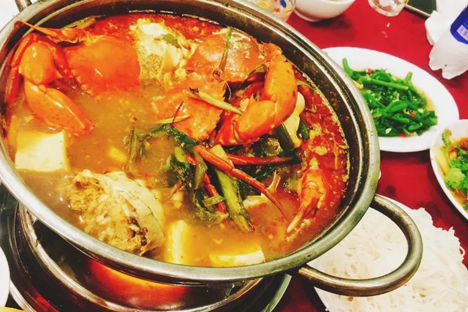 Ng&agrave;y cố đ&ocirc; mưa rỉ rả th&igrave; phải ăn ngay một phần Lẩu Cua B&agrave; Chanh Huế mới đ&uacute;ng b&agrave;i! 2