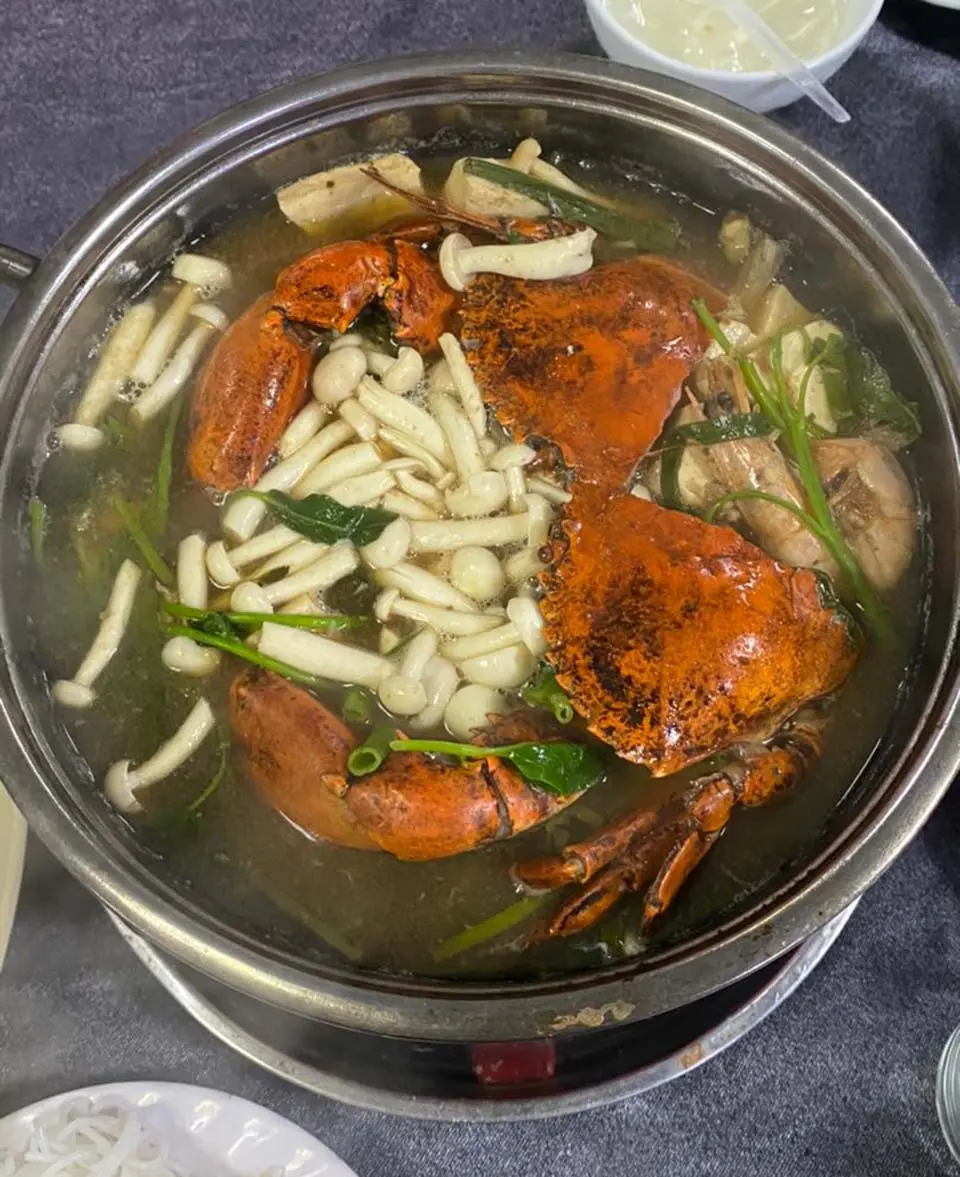 Ng&agrave;y cố đ&ocirc; mưa rỉ rả th&igrave; phải ăn ngay một phần Lẩu Cua B&agrave; Chanh Huế mới đ&uacute;ng b&agrave;i! 3