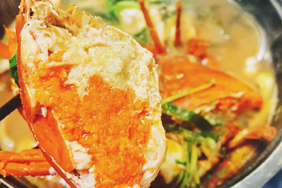 Ng&agrave;y cố đ&ocirc; mưa rỉ rả th&igrave; phải ăn ngay một phần Lẩu Cua B&agrave; Chanh Huế mới đ&uacute;ng b&agrave;i! 5