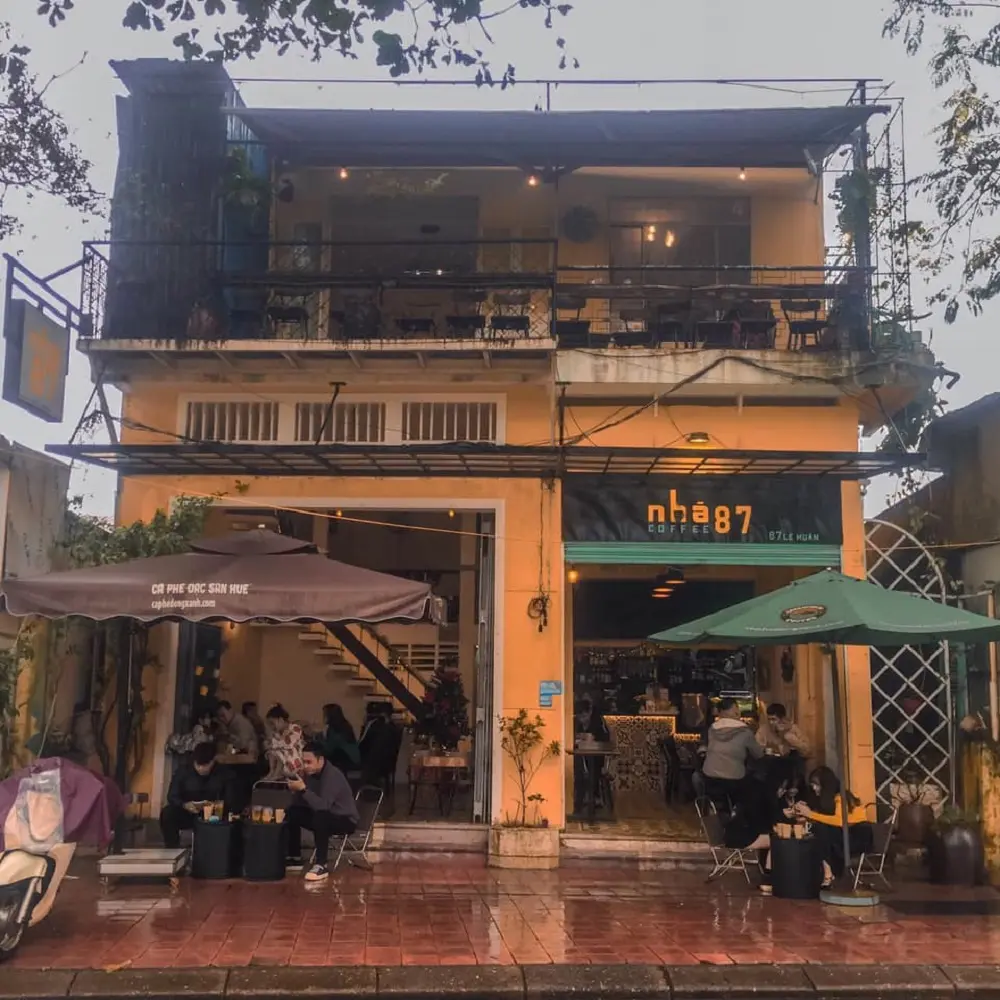 Nh&agrave; 87 c&agrave; ph&ecirc; - Tiệm c&agrave; ph&ecirc; c&oacute; kh&ocirc;ng gian học b&agrave;i l&yacute; tưởng nhất ở Huế 5