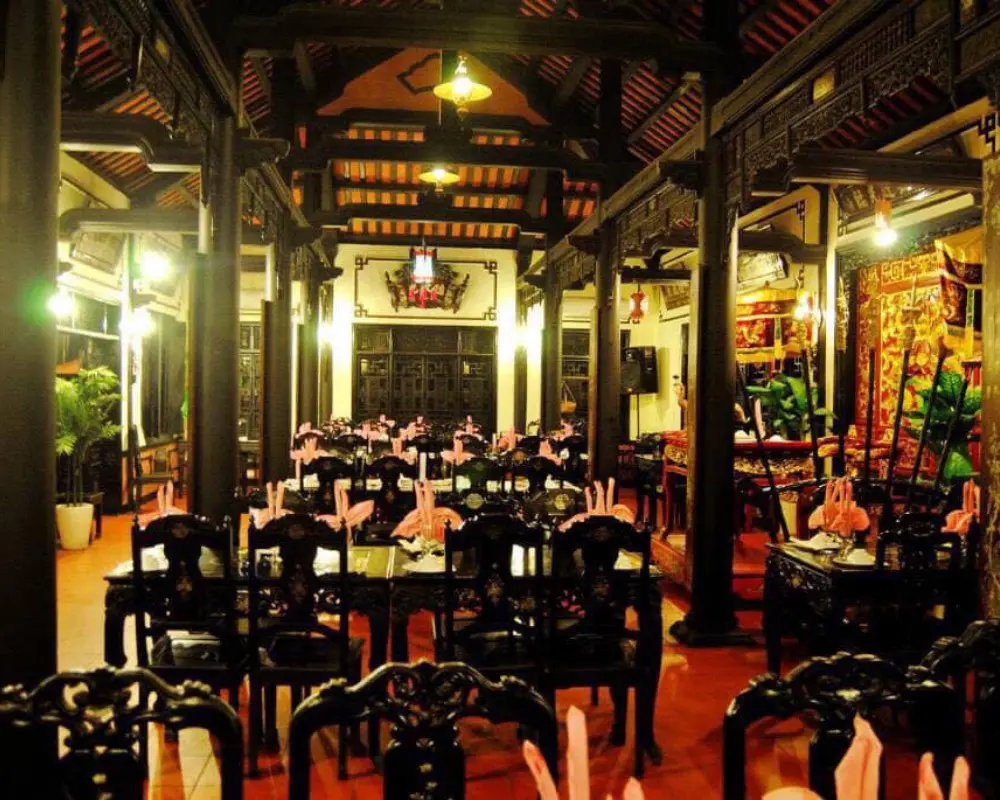 Nh&agrave; h&agrave;ng Cung Đ&igrave;nh - Trở về Huế xưa tại nh&agrave; h&agrave;ng Huế với phong c&aacute;ch cung đ&igrave;nh độc đ&aacute;o 3