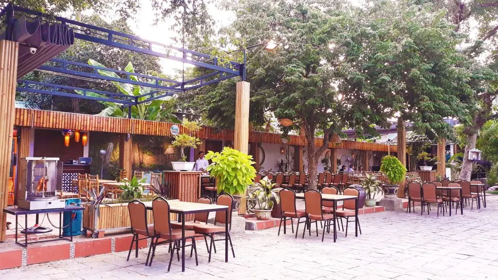 Nh&agrave; h&agrave;ng Nam Ch&acirc;u Hội qu&aacute;n - Một trong những nh&agrave; h&agrave;ng xuất hiện sớm nhất xứ Huế 10