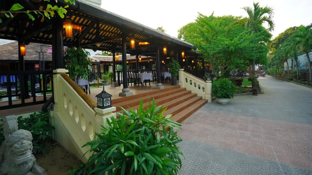 Nh&agrave; h&agrave;ng Nam Ch&acirc;u Hội qu&aacute;n - Một trong những nh&agrave; h&agrave;ng xuất hiện sớm nhất xứ Huế 7