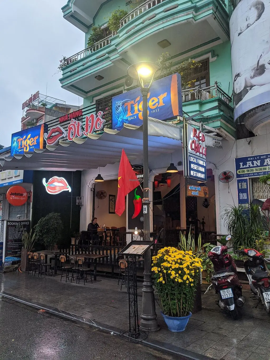 Nh&agrave; h&agrave;ng Red Chilli Huế - Điểm hẹn ẩm thực l&atilde;ng mạn giữa l&ograve;ng xứ Huế 3
