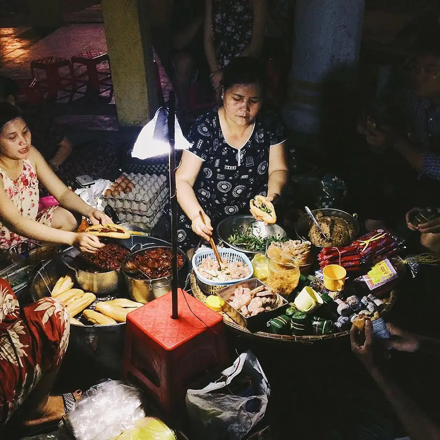 Những m&oacute;n ăn đ&ecirc;m Huế được người d&acirc;n cố đ&ocirc; y&ecirc;u th&iacute;ch nhất 3
