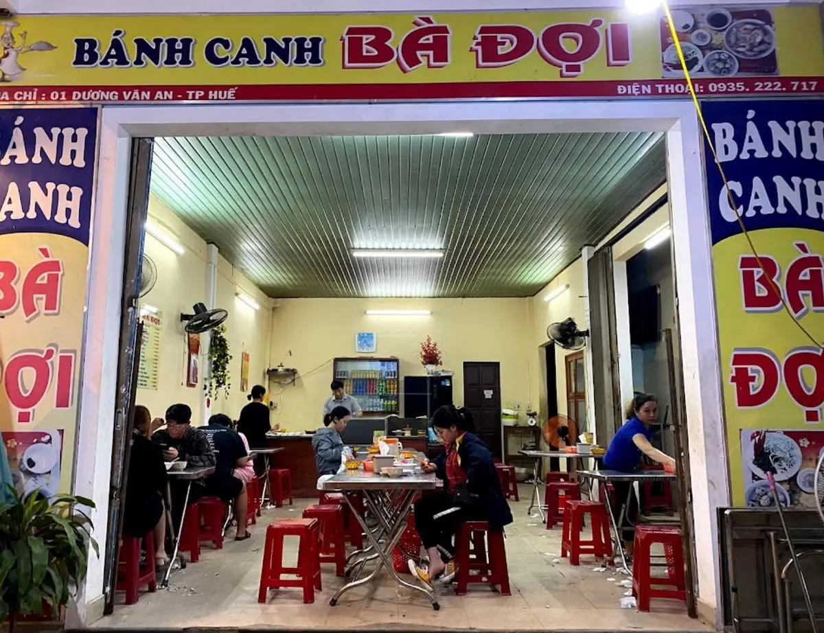 Oanh tạc qu&aacute;n b&aacute;nh canh b&agrave; Đợi thơm ngon lẫy lừng xứ Huế 2