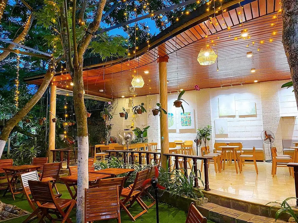 Panni Cafe - Kh&ocirc;ng gian mang đậm phong c&aacute;ch H&agrave;n Quốc ở Huế 3
