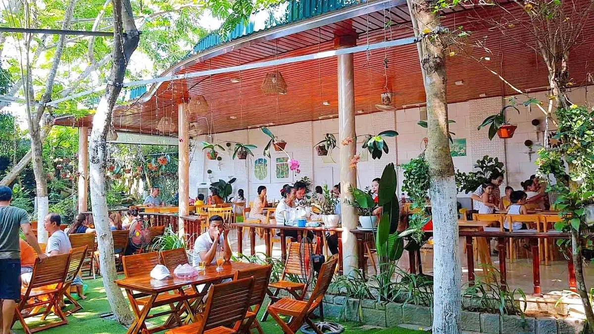 Panni Cafe - Kh&ocirc;ng gian mang đậm phong c&aacute;ch H&agrave;n Quốc ở Huế 7