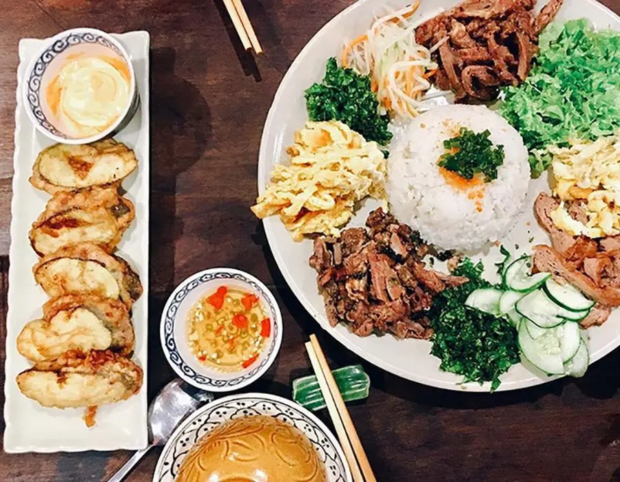 Qu&aacute;n Cơm &Acirc;m Phủ Huế với c&aacute;c m&oacute;n ăn cung đ&igrave;nh độc đ&aacute;o 4