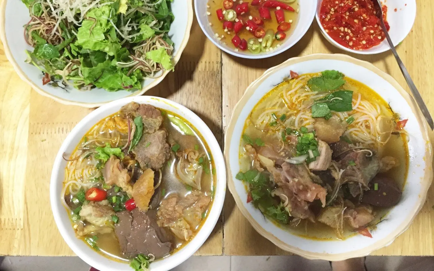 Qu&aacute;n mệ K&eacute;o - Kh&aacute;m ph&aacute; qu&aacute;n b&uacute;n b&ograve; Huế 70 năm lu&ocirc;n đ&ocirc;ng nghẹt kh&aacute;ch ở v&ugrave;ng đất Cố đ&ocirc; 13