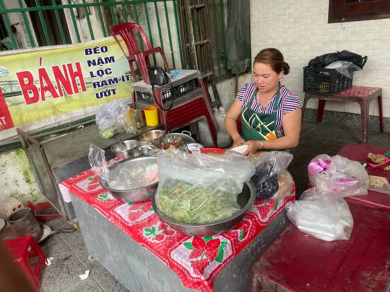 Thưởng thức B&aacute;nh nậm Huế v&agrave; cảm nhận hương vị d&acirc;n d&atilde; cực hấp dẫn 16
