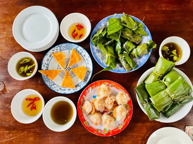 Thưởng thức B&aacute;nh nậm Huế v&agrave; cảm nhận hương vị d&acirc;n d&atilde; cực hấp dẫn 6