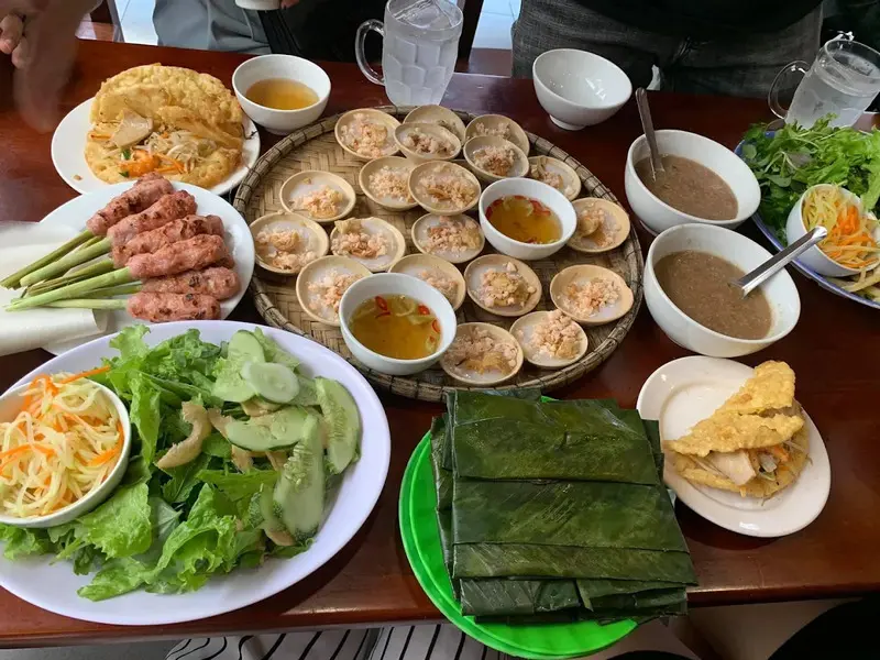Thưởng thức B&aacute;nh nậm Huế v&agrave; cảm nhận hương vị d&acirc;n d&atilde; cực hấp dẫn 12
