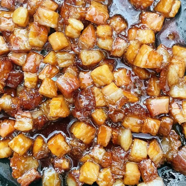 Thưởng thức ch&egrave; heo quay, m&oacute;n đặc sản lạ miệng xứ Cố đ&ocirc; 4