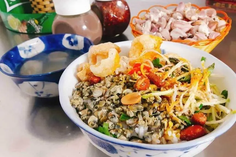 Thưởng thức trọn vẹn hương vị cố đô với 10 món đặc sản Huế hấp dẫn 4