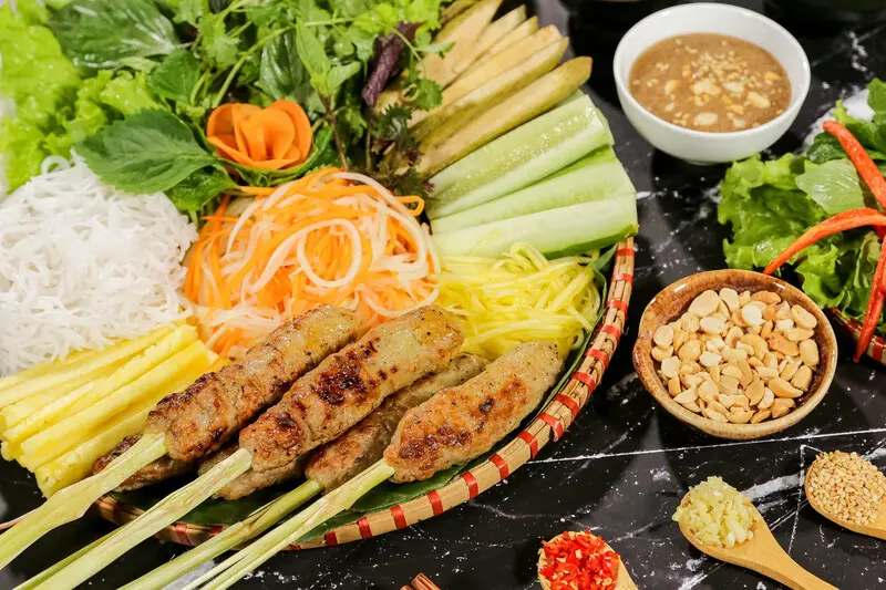 Thưởng thức trọn vẹn hương vị cố đô với 10 món đặc sản Huế hấp dẫn 7