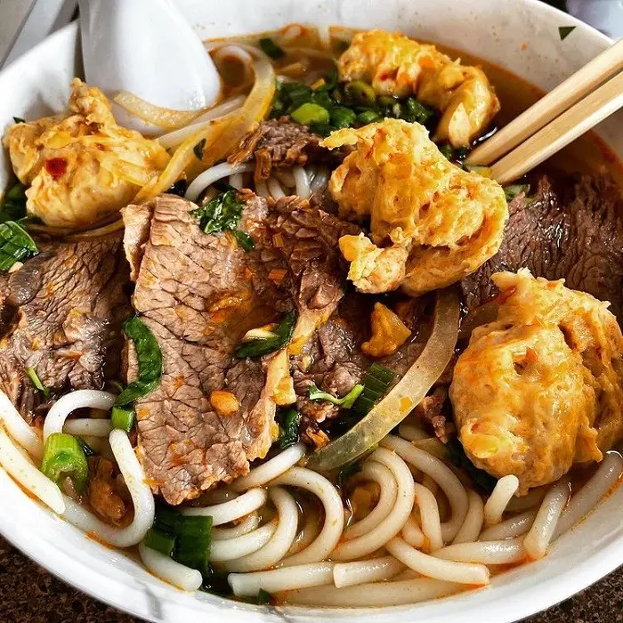 Top 7 qu&aacute;n b&uacute;n b&ograve; Huế ngon cho&aacute;ng v&aacute;ng qu&ecirc;n lối về khiến ai ăn cũng nhớ 10