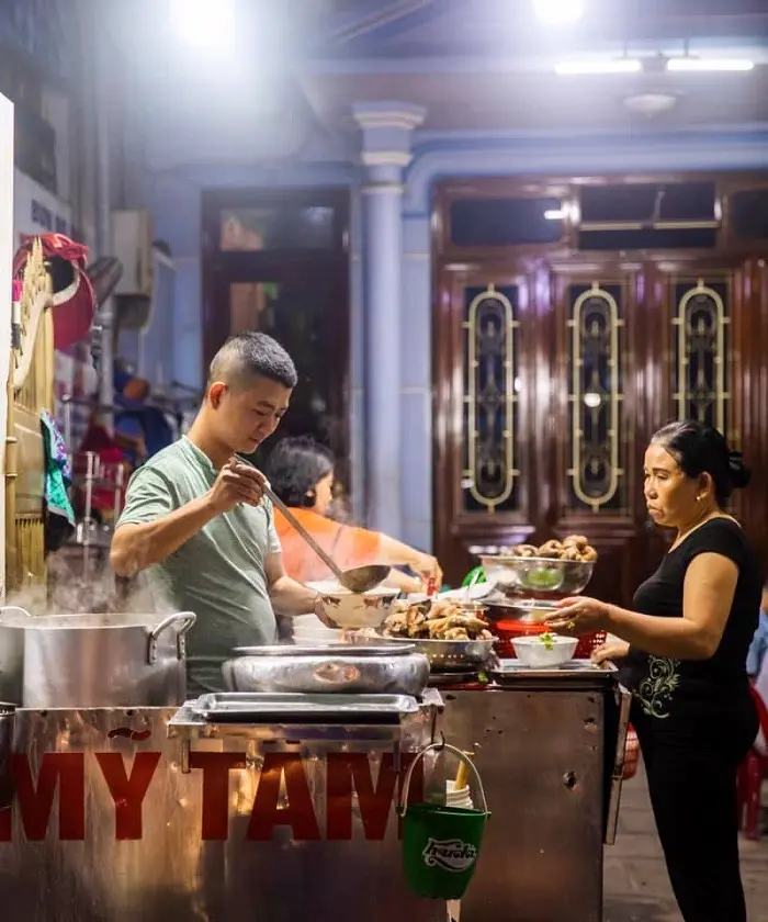 Top 7 qu&aacute;n b&uacute;n b&ograve; Huế ngon cho&aacute;ng v&aacute;ng qu&ecirc;n lối về khiến ai ăn cũng nhớ 3