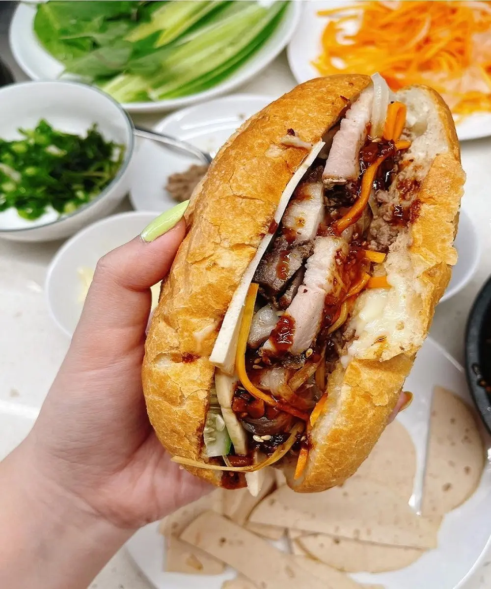 Top 8 địa chỉ b&aacute;nh m&igrave; đ&ecirc;m thơm ngon nức tiếng m&agrave; bạn kh&ocirc;ng thể bỏ lỡ 6