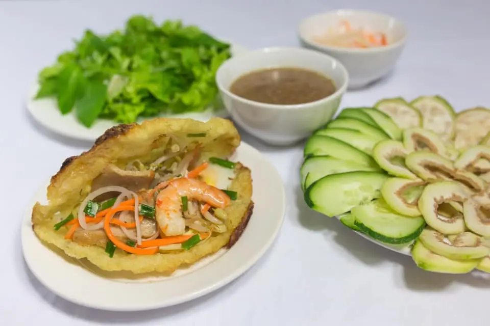 Về Cố đ&ocirc;, nhớ gh&eacute; qu&aacute;n b&aacute;nh kho&aacute;i Hạnh để thưởng thức hương vị xứ Huế khiến du kh&aacute;ch xi&ecirc;u l&ograve;ng 9