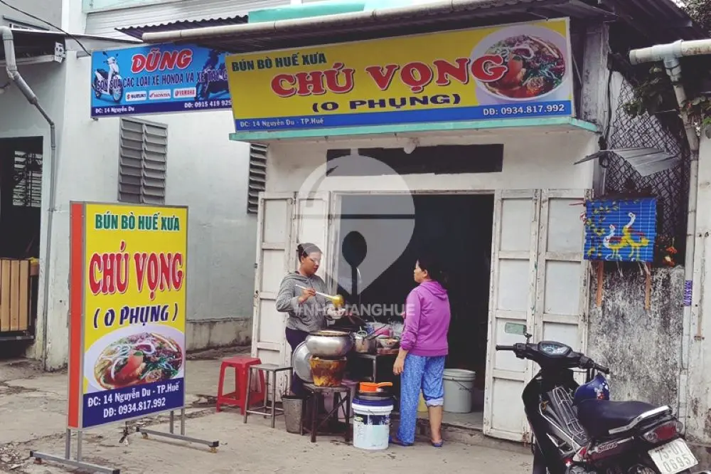 V&igrave; sao bạn kh&ocirc;ng n&ecirc;n bỏ qua qu&aacute;n b&uacute;n huế Nguyễn Du? 2