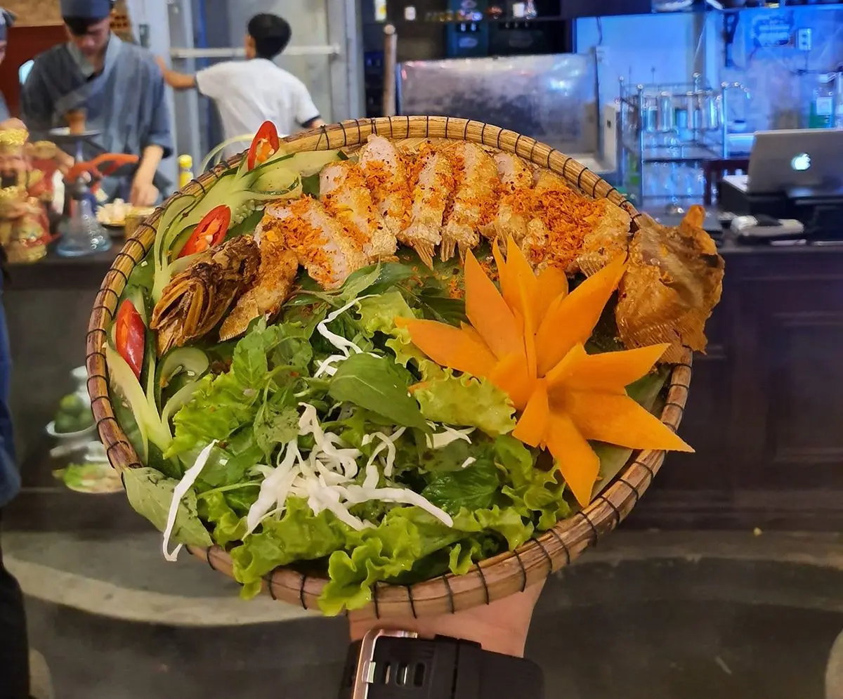 Vĩnh Lạc Trấn - Nh&agrave; h&agrave;ng với kiến tr&uacute;c cổ trang Trung Hoa độc đ&aacute;o 7