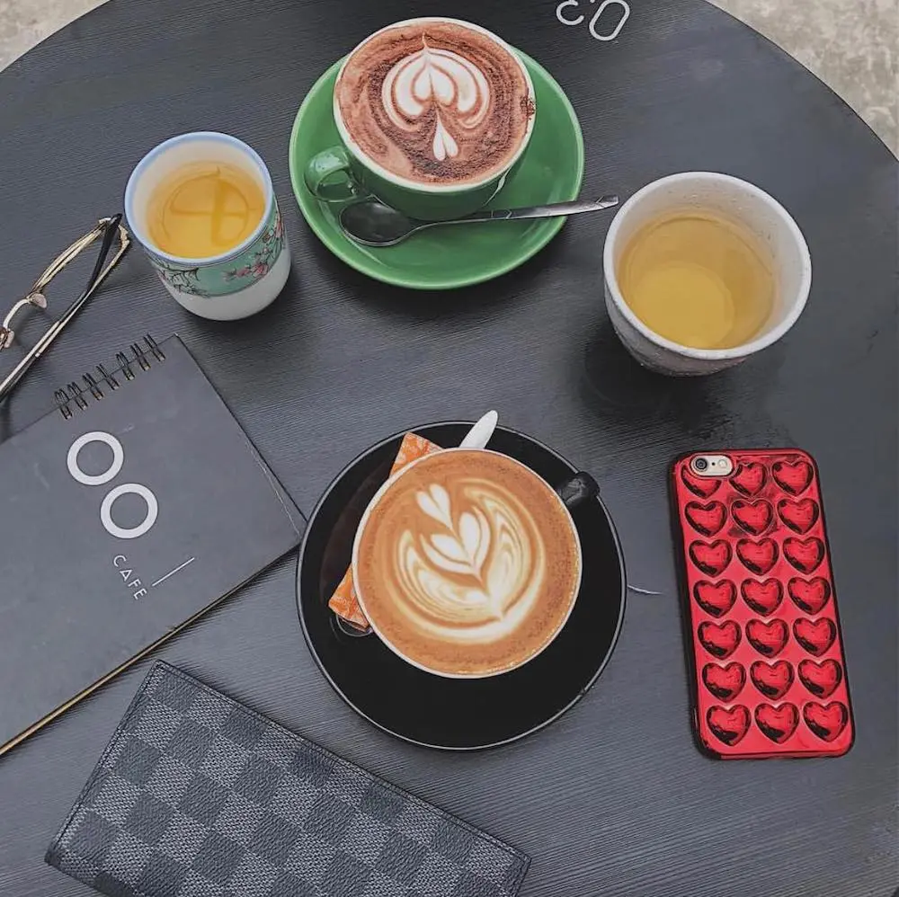 Đam mê phong cách tối giản thì nhớ lưu lại địa chỉ của OO Cafe Huế