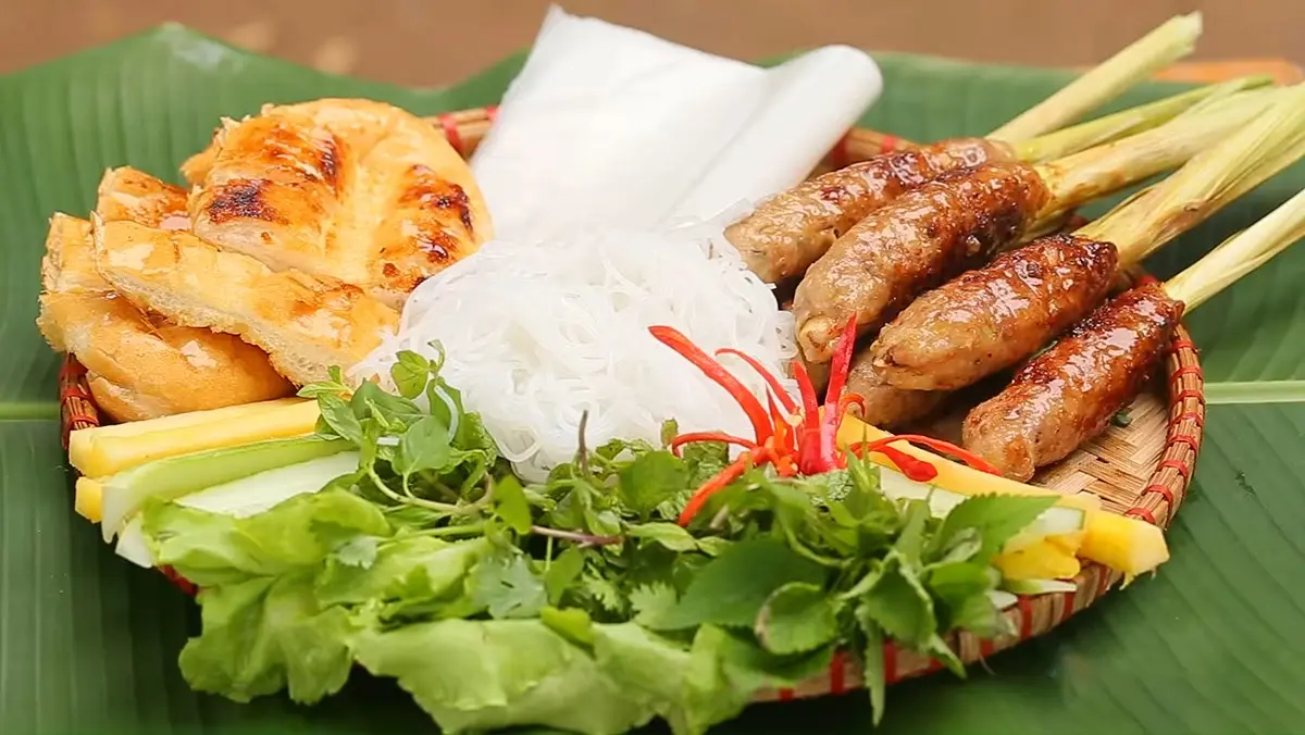 Đến Cố Đô phải thưởng thức món nem lụi Huế trứ danh