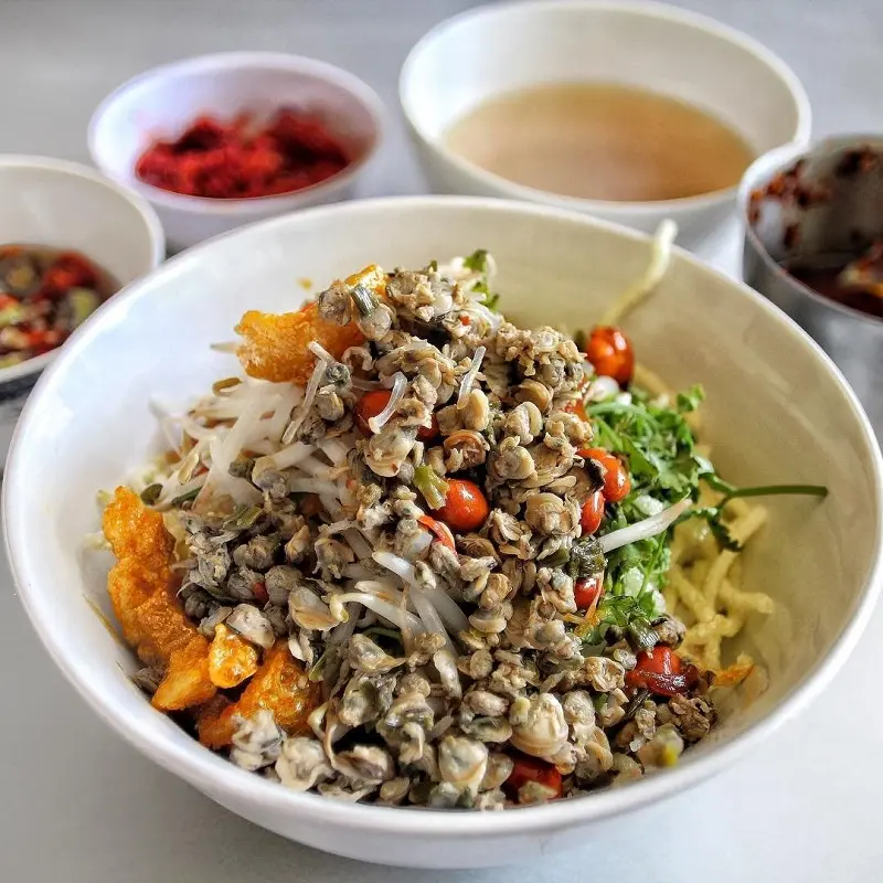 Dừng chân tại cơm hến Hoa Đông - Quán ngon không thể bỏ qua khi đến Huế