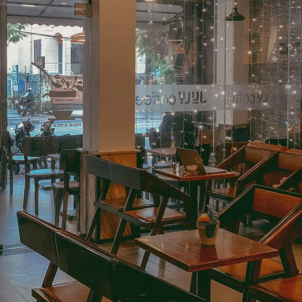 July Coffee - Góc nhỏ yên tĩnh giữa nhịp sống hiện đại