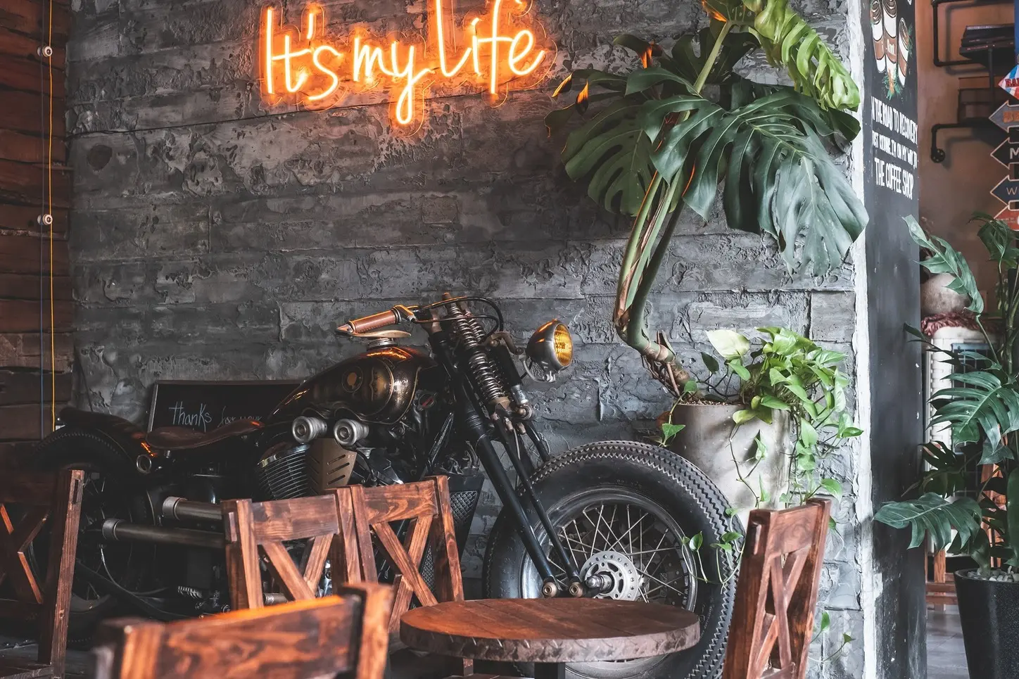 Root Cafe - Quán cà phê đậm chất nghệ sĩ giữa đất cố đô
