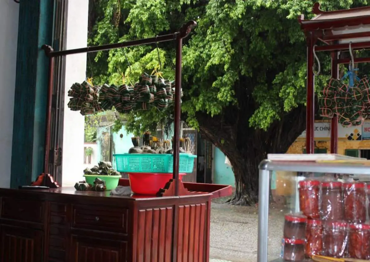 Thương nhớ hương vị đặc sản cố đô ngập tràn con phố nem chả tré Đào Duy Từ