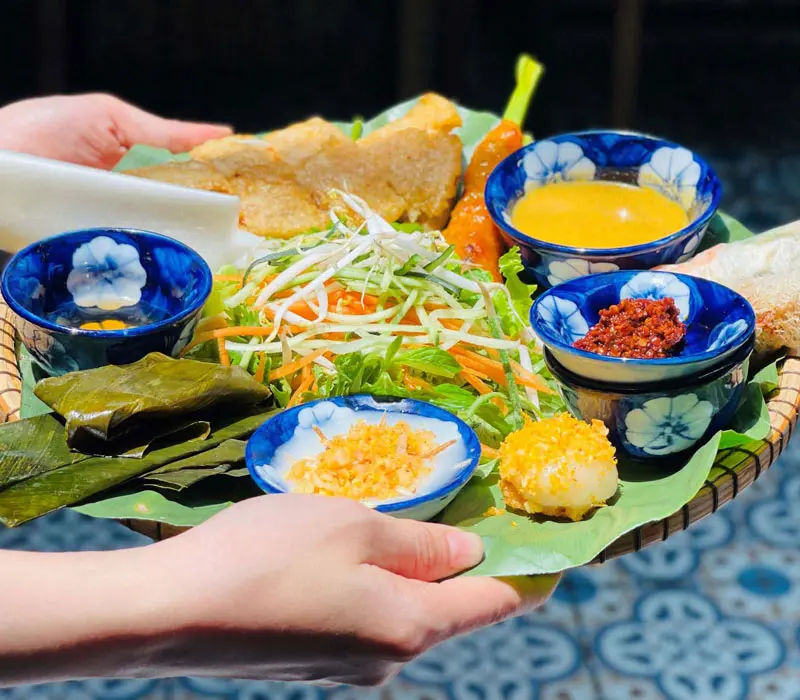 Thưởng thức trọn vẹn hương vị cố đô với 10 món đặc sản Huế hấp dẫn
