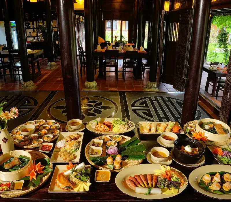 Top 10 nhà hàng món Huế chuẩn vị cố đô giữa lòng Sài Gòn