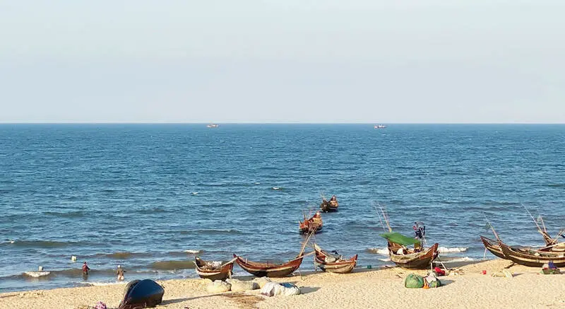 10 b&atilde;i biển Huế đẹp mang hơi thở xanh m&aacute;t trong l&agrave;nh 6