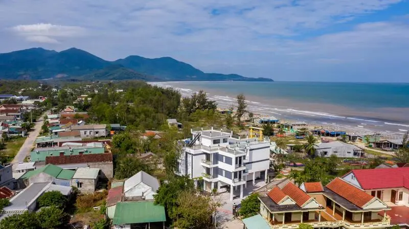 10 b&atilde;i biển Huế đẹp mang hơi thở xanh m&aacute;t trong l&agrave;nh 9