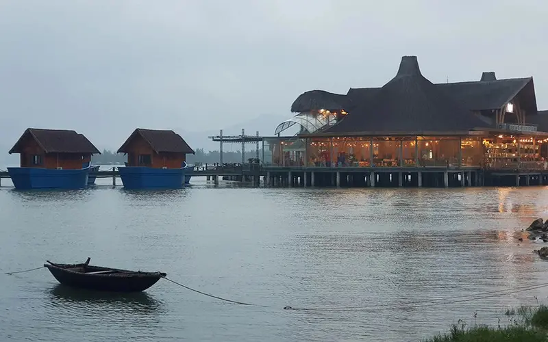 B&atilde;i biển Lăng C&ocirc; một bức tranh thuần khiết của xứ Huế 9