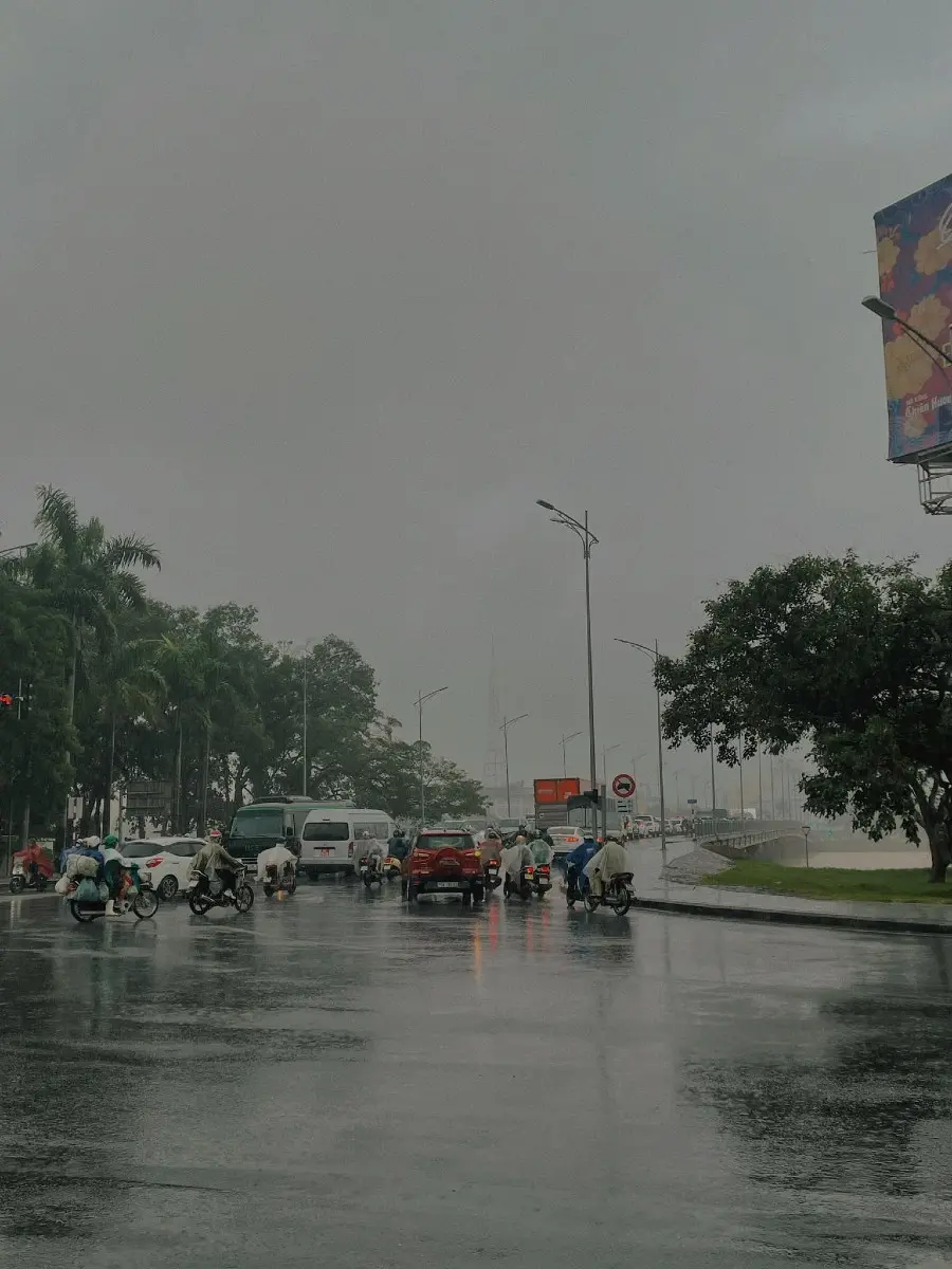 C&oacute; một Huế ng&agrave;y mưa đẹp đến xao xuyến nỗi l&ograve;ng 10