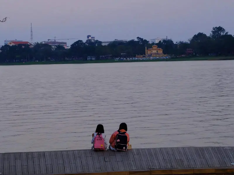 Đắm chìm trong Hoàng hôn ở Huế mỗi buổi chiều tà 6
