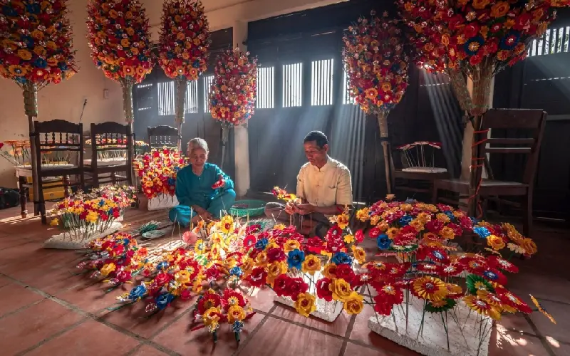 H&agrave;nh tr&igrave;nh trải nghiệm l&agrave;ng hoa giấy Thanh Ti&ecirc;n ở Huế 5